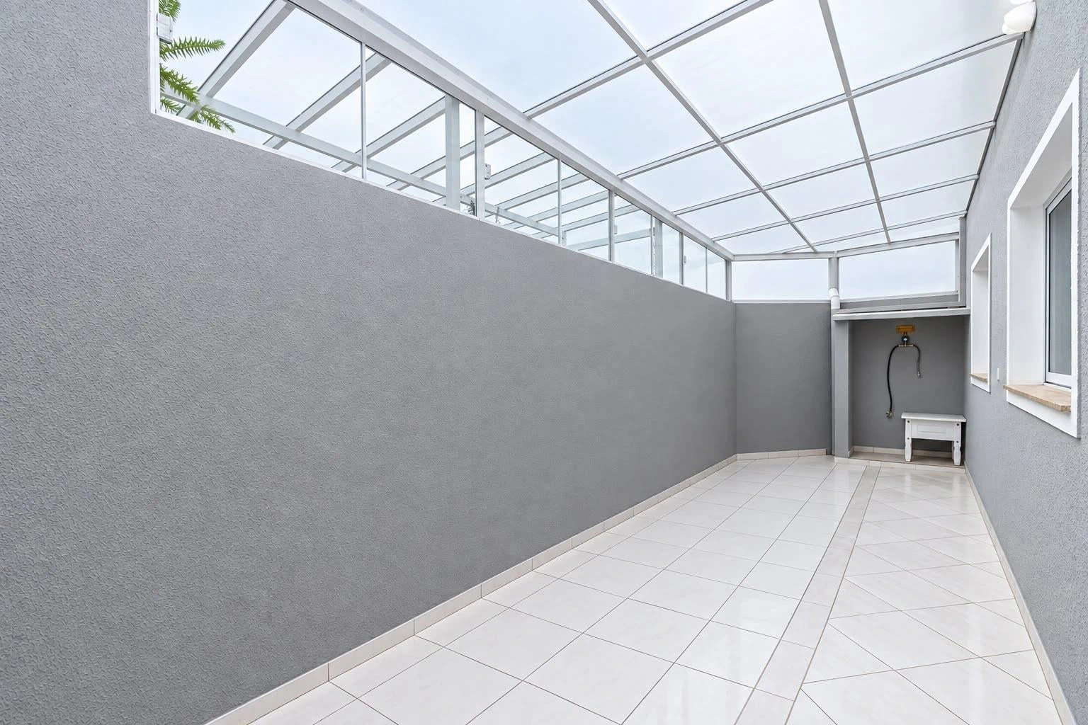 3-bedroom house with a grill on the balcony in Curitiba — photo 6
