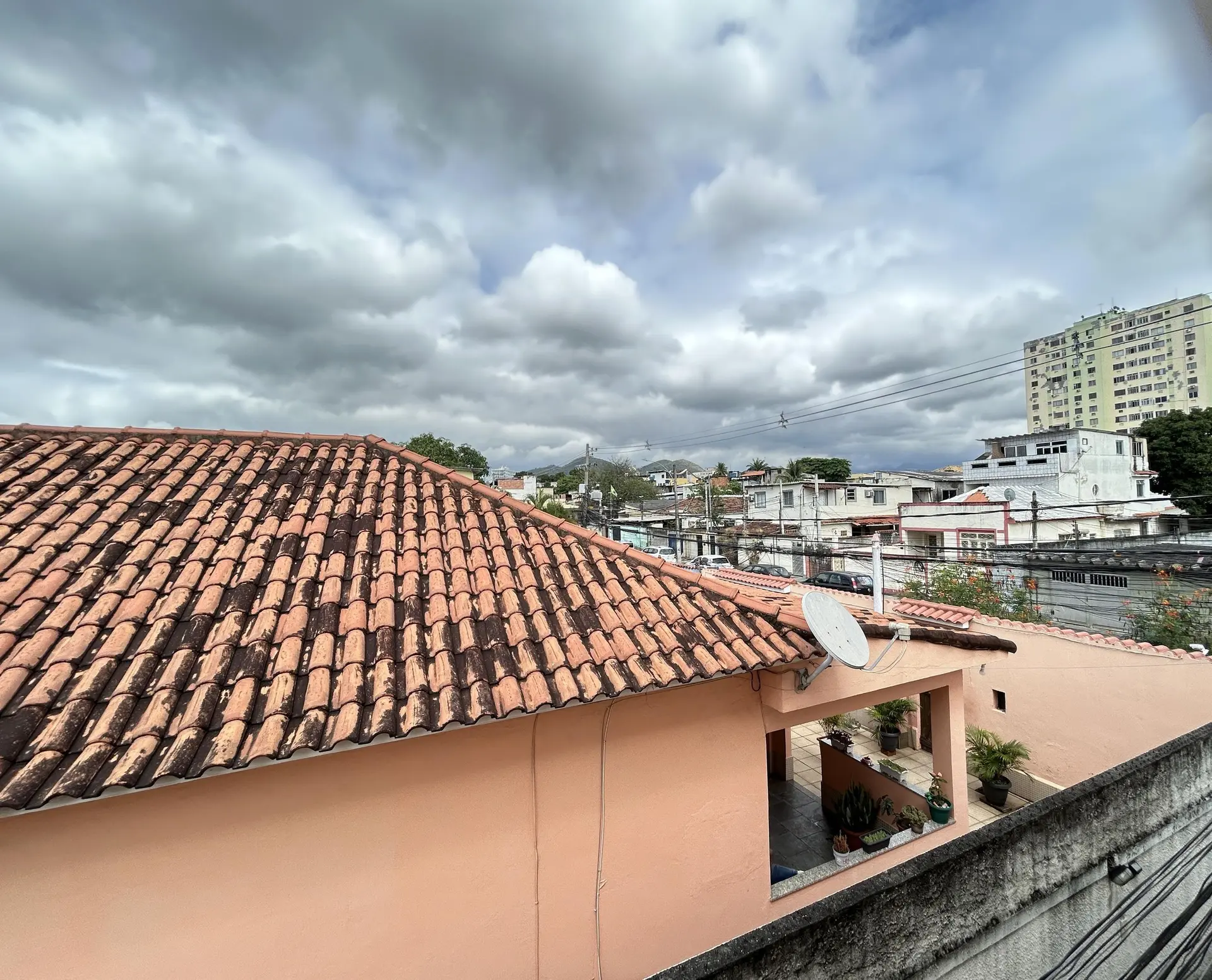 Casa de 2 quartos com piso de madeira ou laminado — photo 16