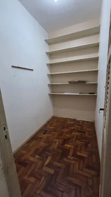 Wood or laminate floors in a 2-bedroom apartment, 90 m² — photo 14