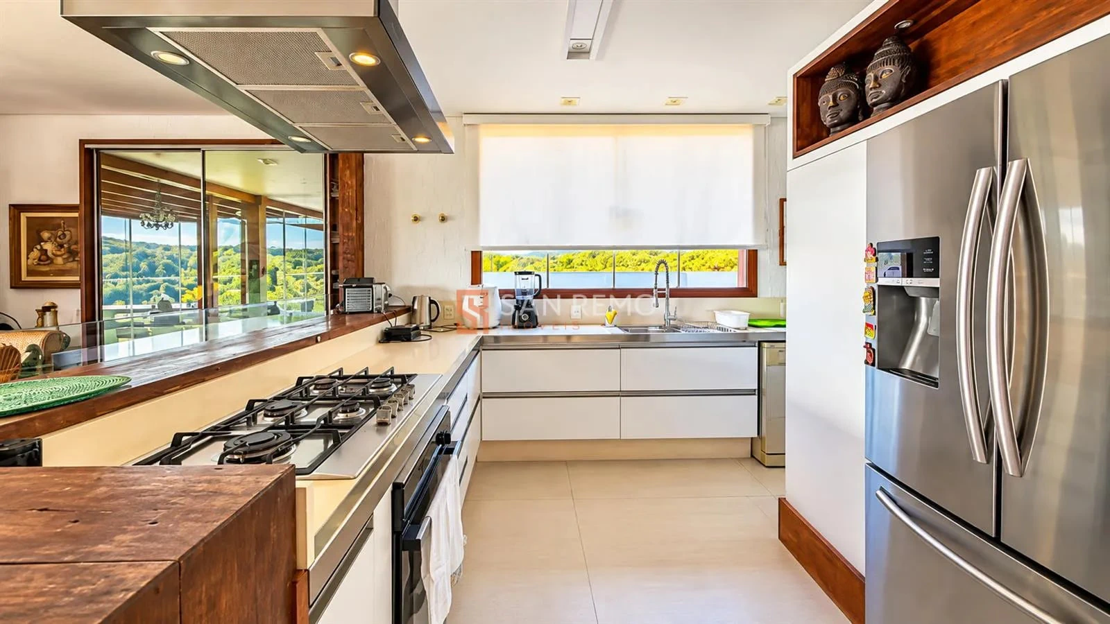 6-bedroom house with a walk-in closet in Florianópolis — photo 29