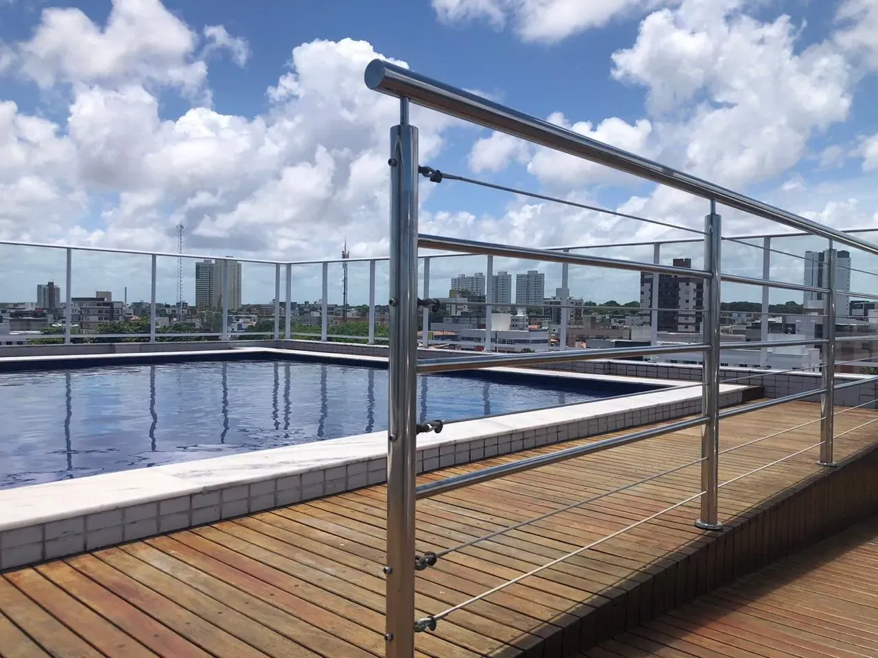 Studio in a building with a pool — photo 9