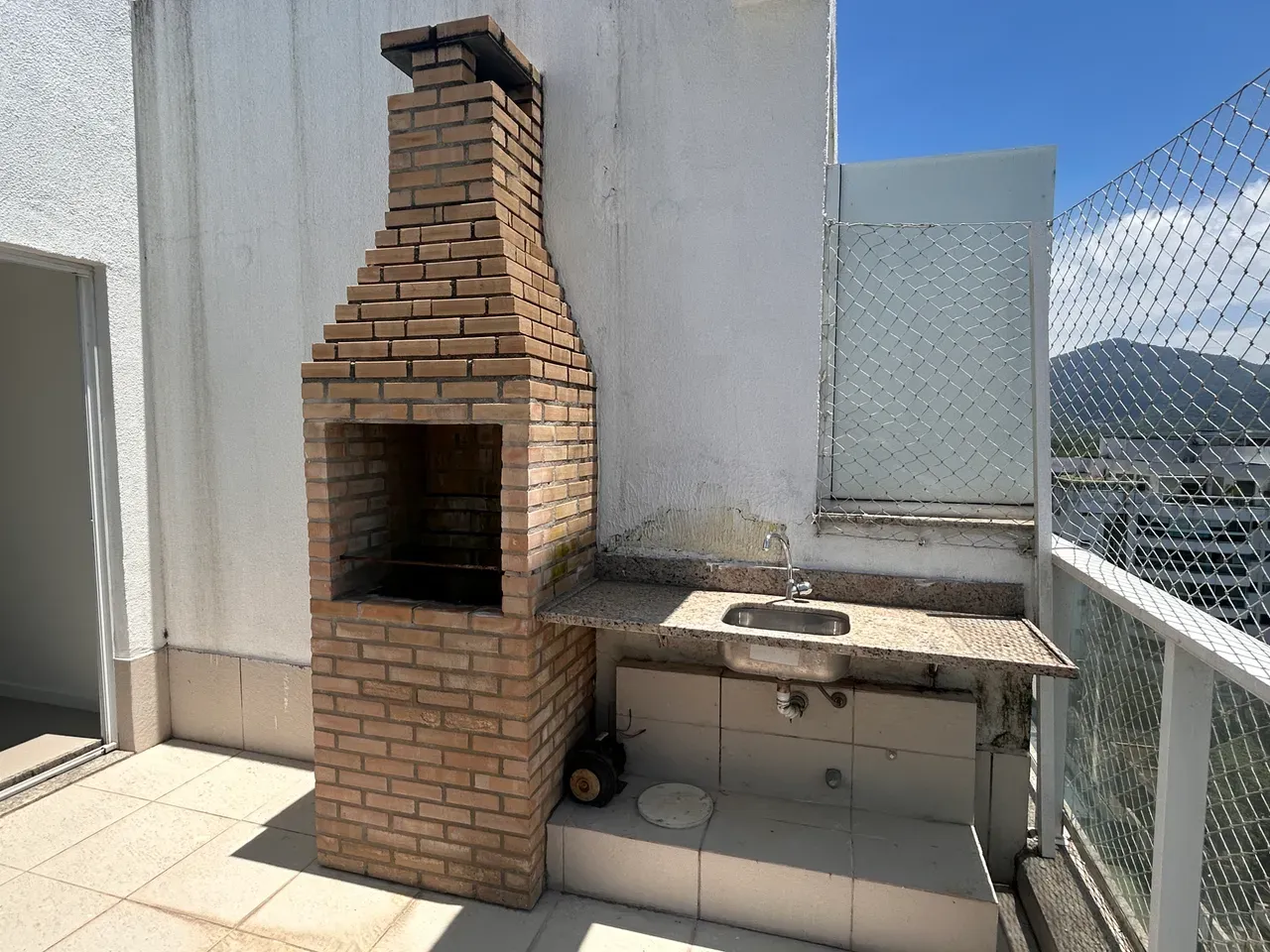 3-bedroom apartment with a mountain view in Rio de Janeiro — photo 19