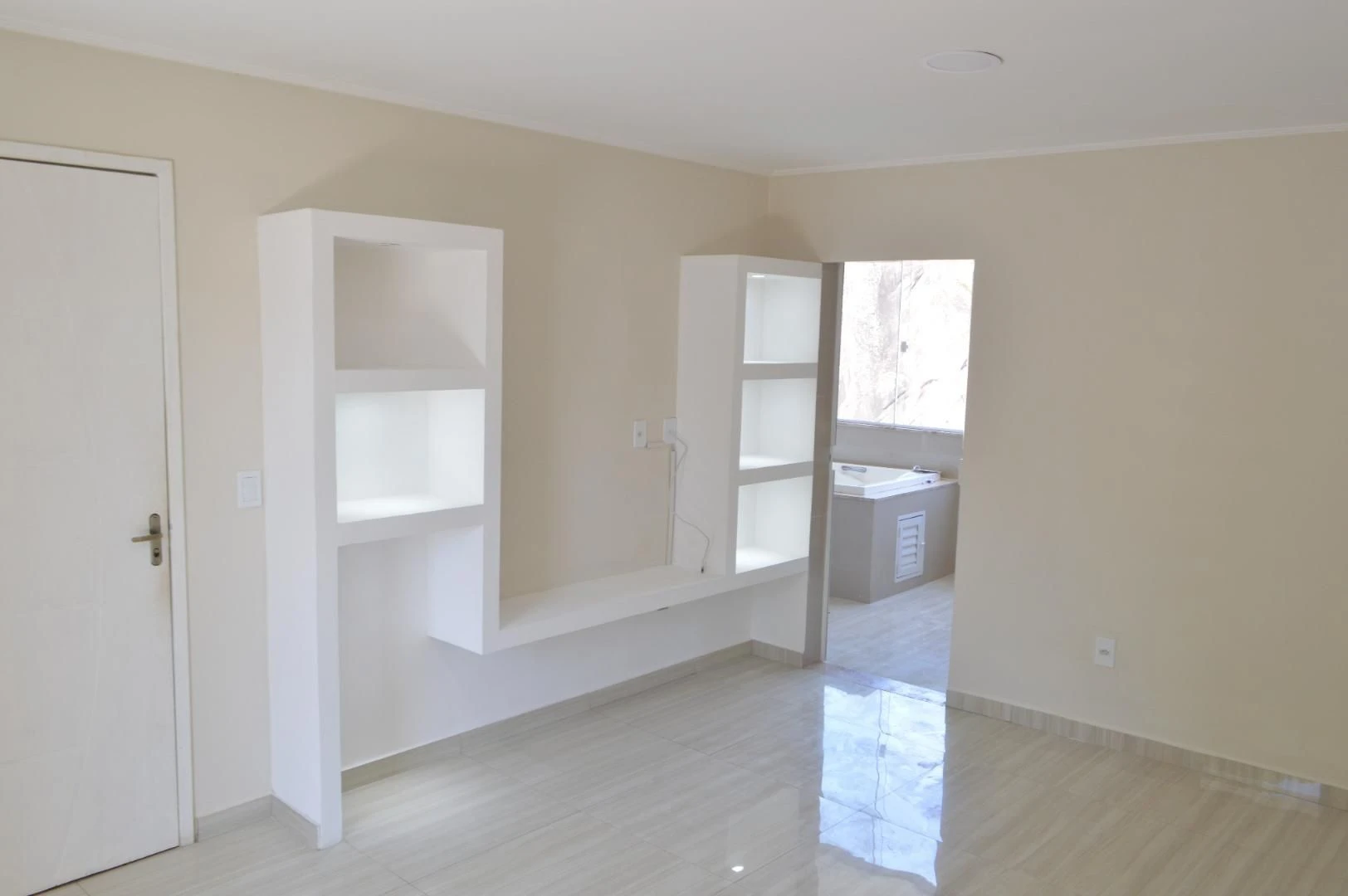 Ванна та 3 спальні: будинок 390 м² — photo 29
