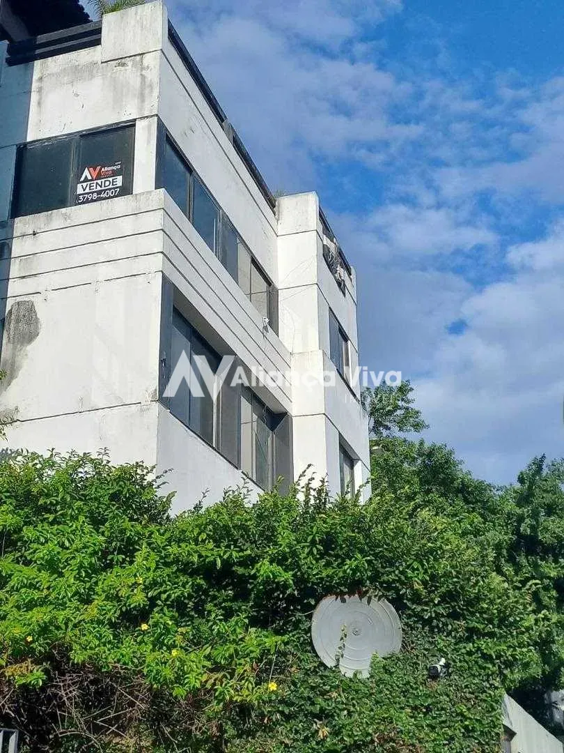 Casa, 824 m², com janelas do piso ao teto — photo 41
