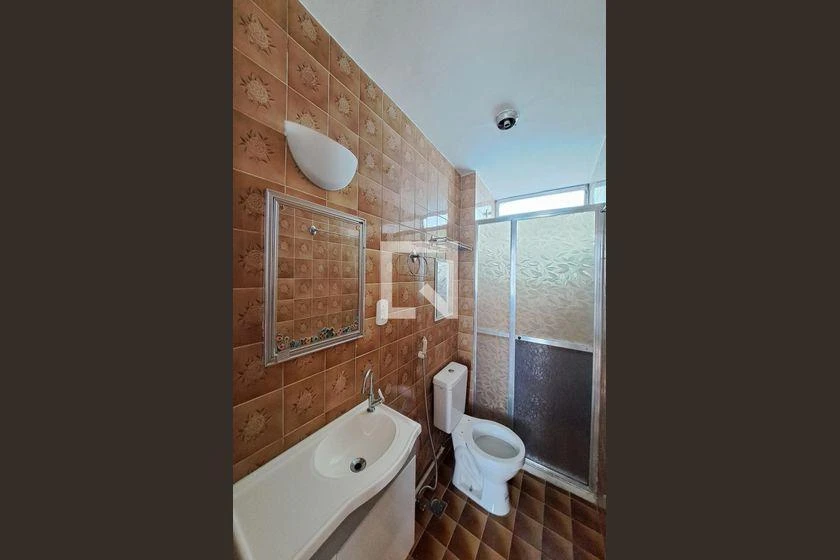 2-bedroom apartment in a building with a gym — photo 12