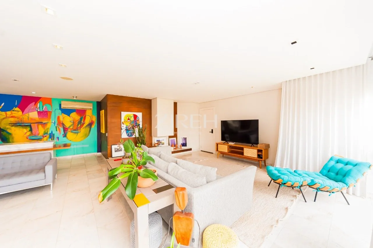 269 m² apartment with 2 bedrooms and an open-plan kitchen — photo 5