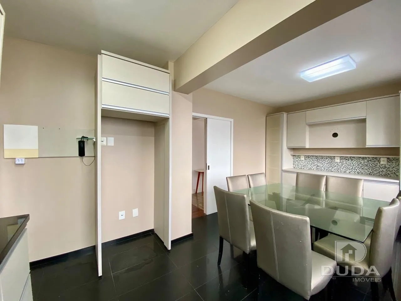 200 m² apartment with a bathtub and floor-to-ceiling windows — photo 2