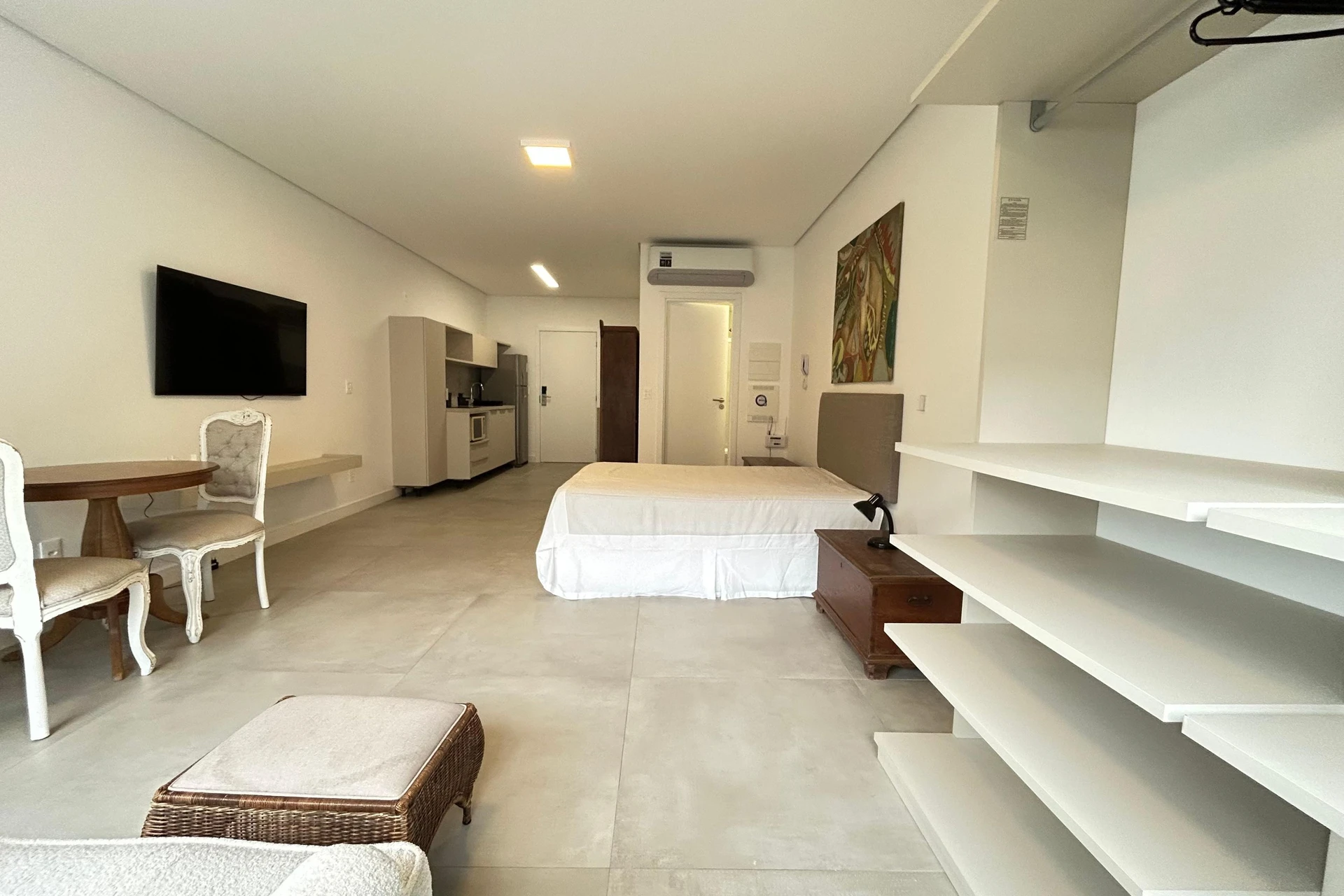 Furnished apartment, 42 m², with a glass-enclosed balcony — photo 8