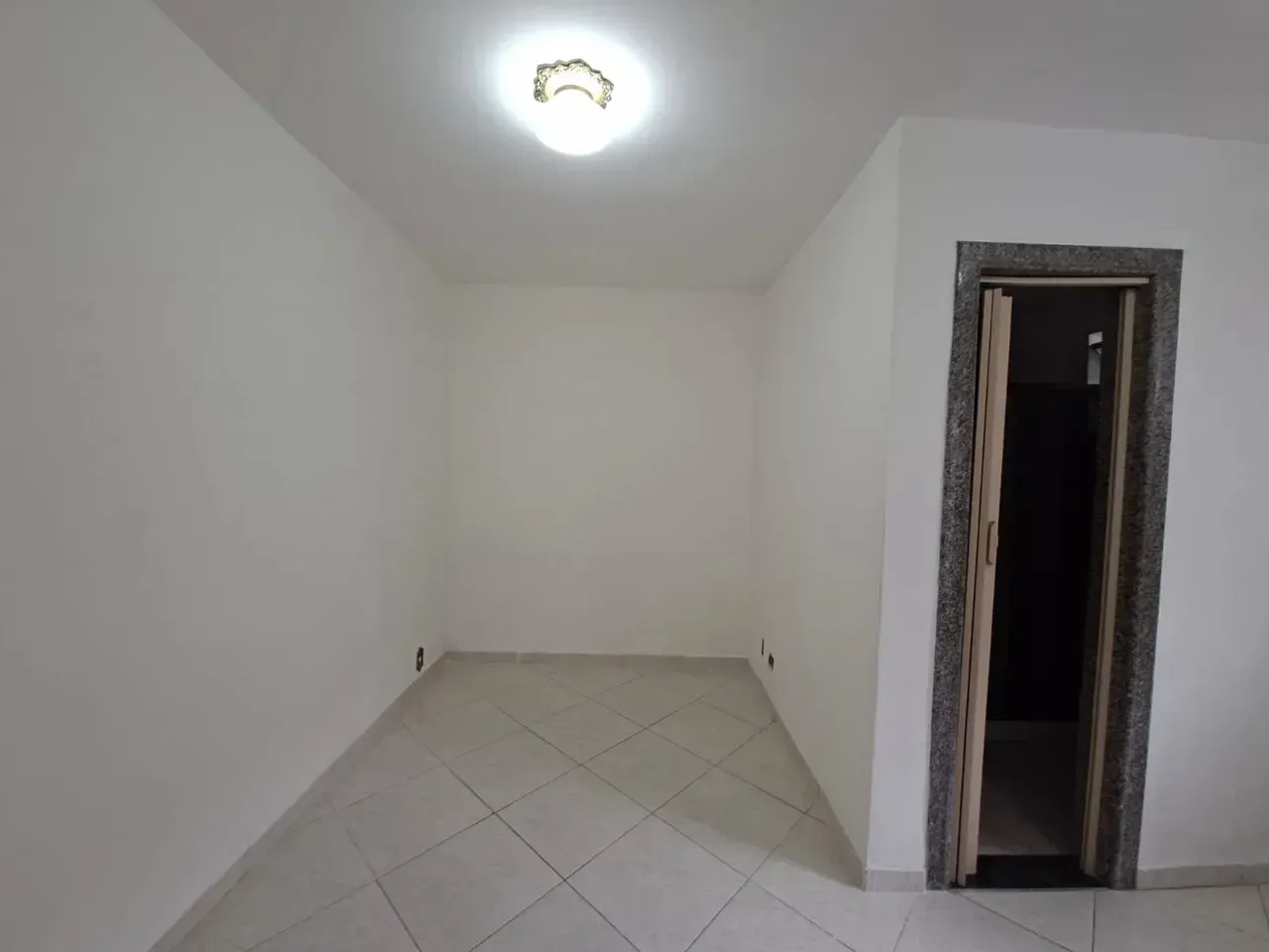 House with 2 bedrooms and 1 bathroom, no parking — photo 8