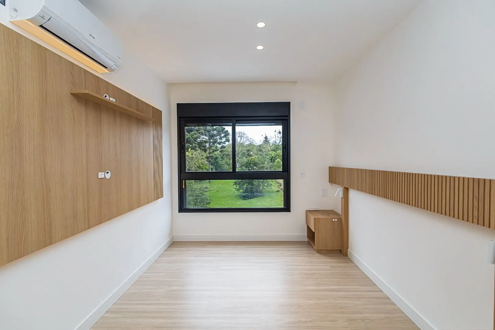 Furnished apartment, 78 m², with a glass-enclosed balcony — photo 168