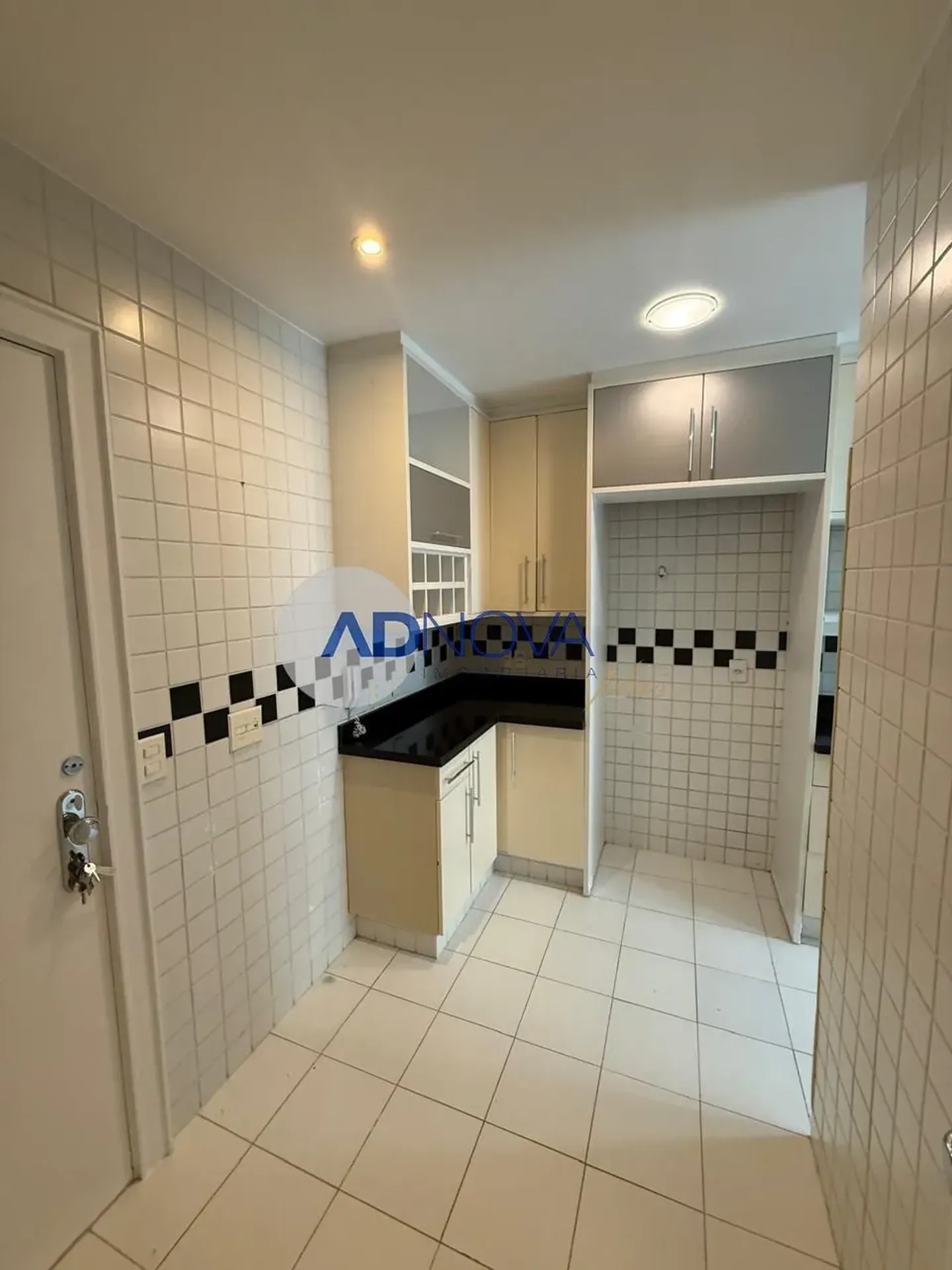 2-bedroom apartment with a bathtub — photo 13