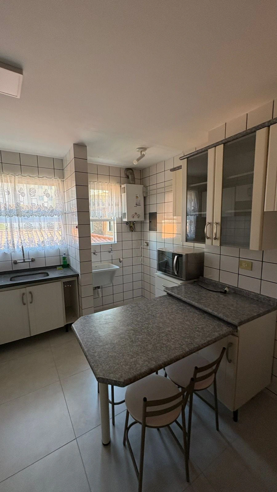 2-bedroom apartment with a closed kitchen and gas stove