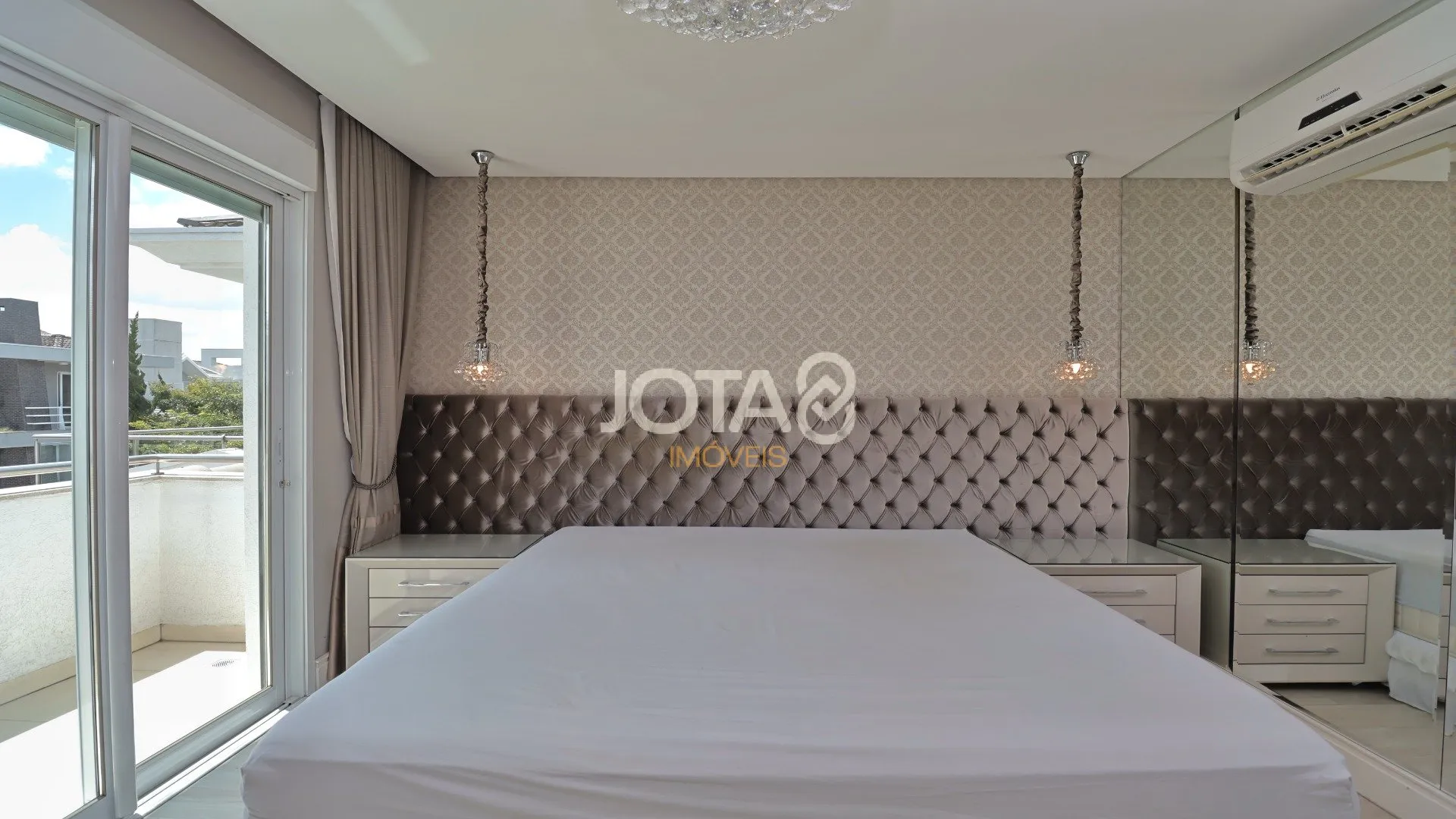House of 310 m² with 3 en-suite bedrooms and private BBQ — photo 30