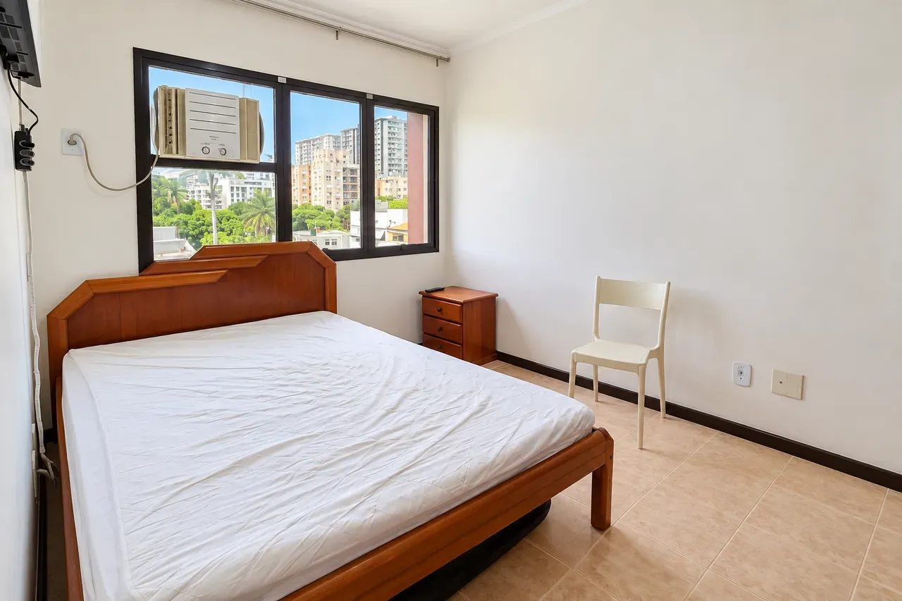 2-bedroom apartment with a bathtub — photo 11