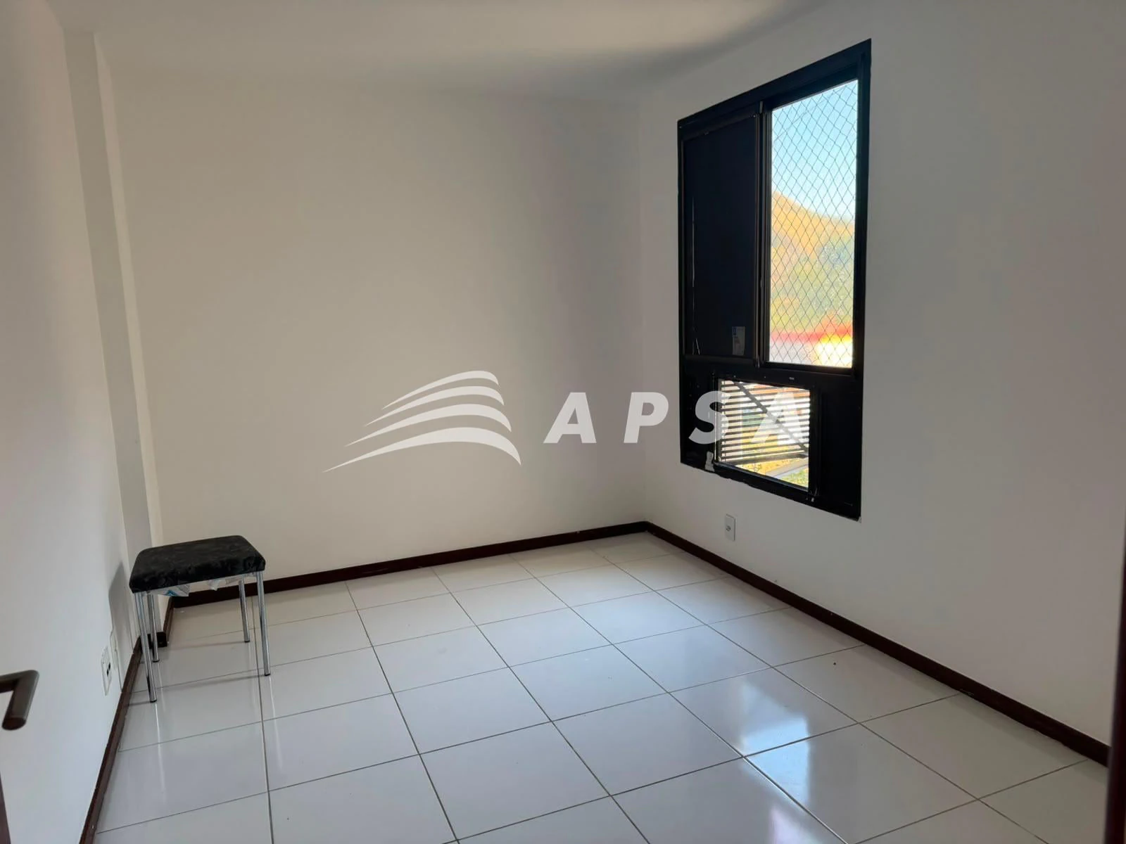 141 m² apartment with 4 bedrooms and enclosed balcony — photo 9