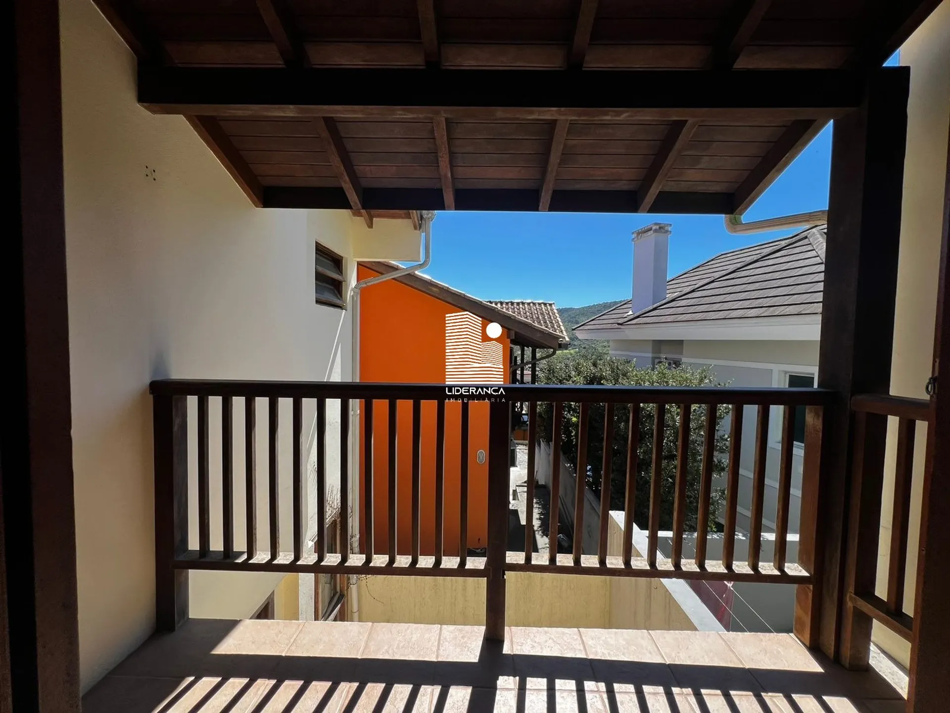 180 m² house with 3 bedrooms, 2 baths and a balcony — photo 2