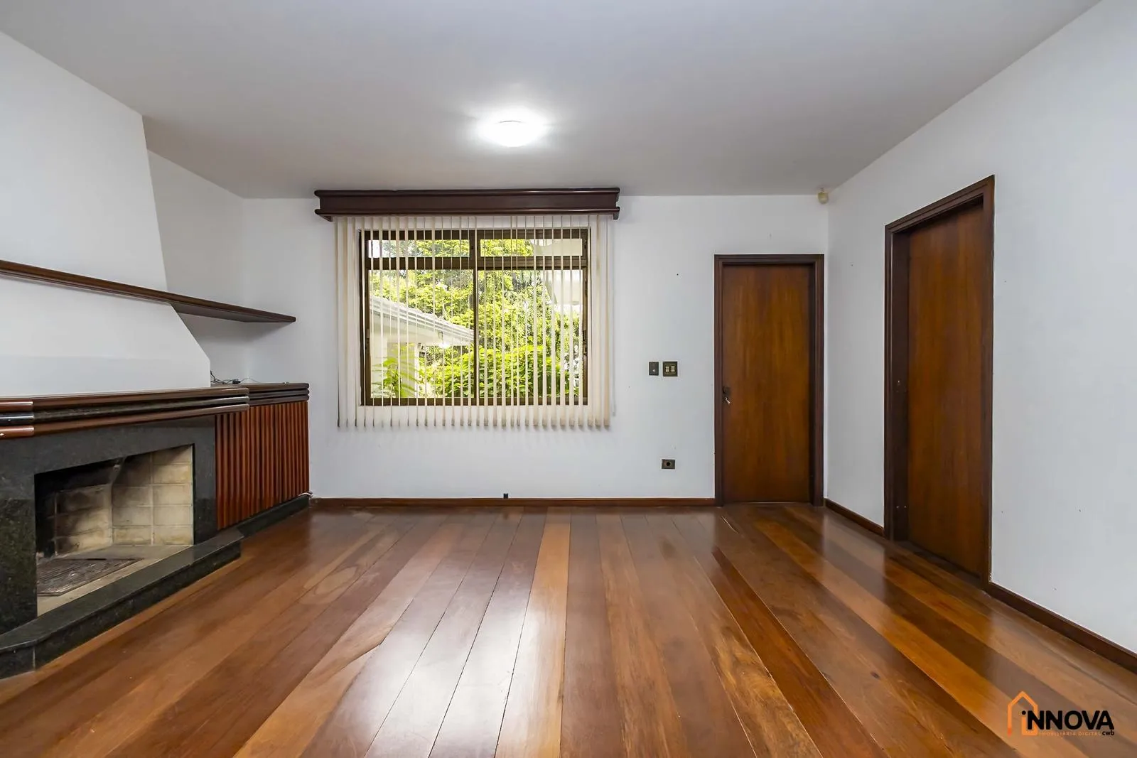 House with 5 bedrooms, 10 bathrooms, 5 parking spaces — photo 12