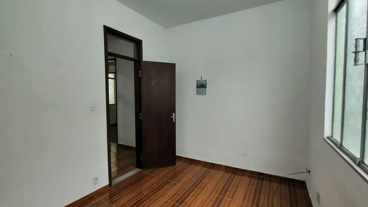 Unfurnished house with 7 bedrooms and 1 suite — photo 40