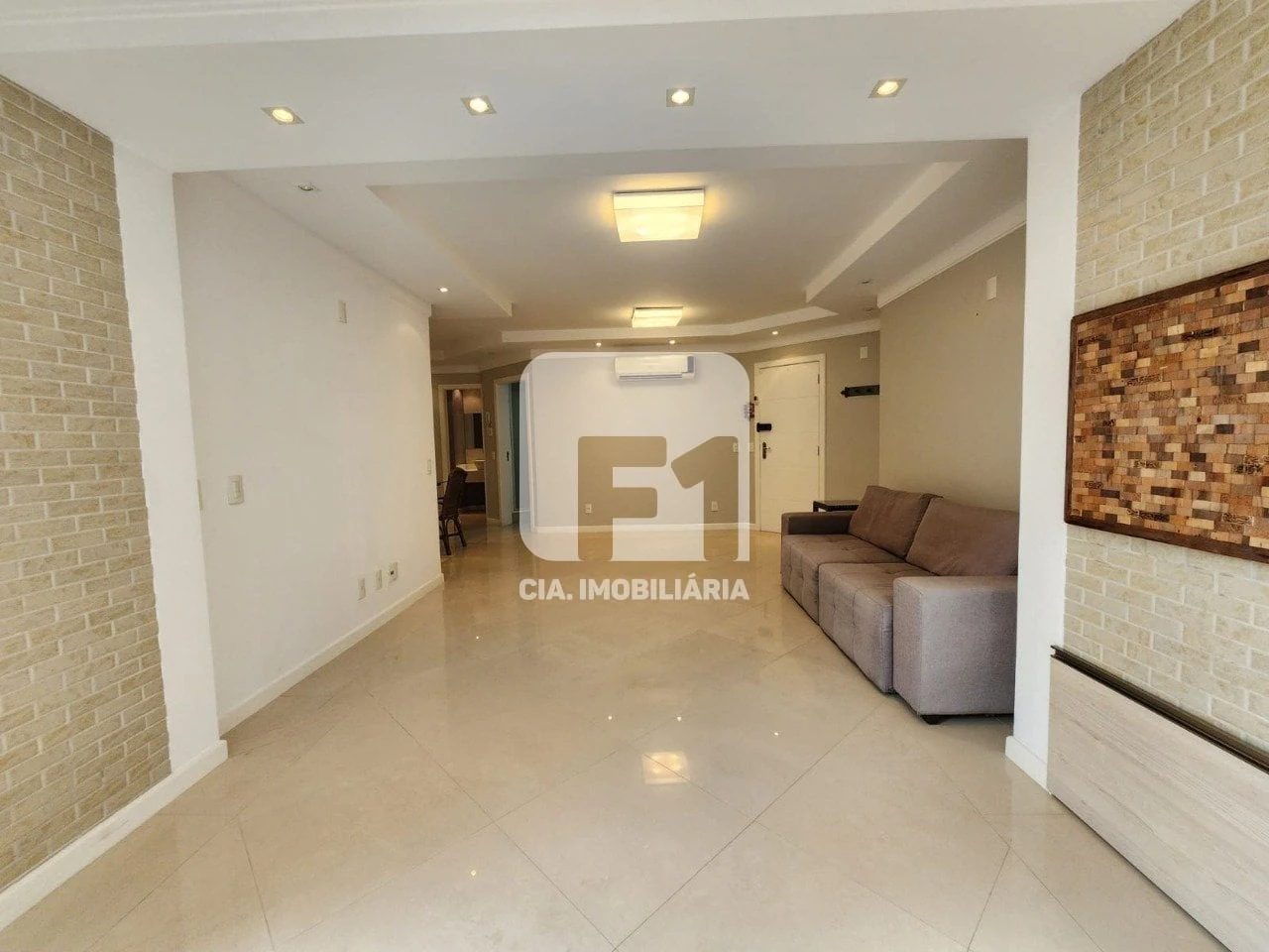 Rental apartment with 4 bedrooms and 5 bathrooms — photo 4