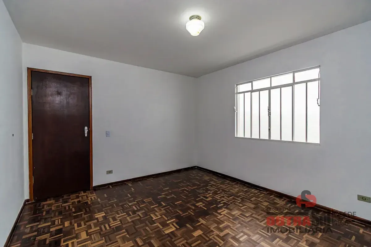 Casa, 215 m², com piso de madeira ou laminado — photo 25
