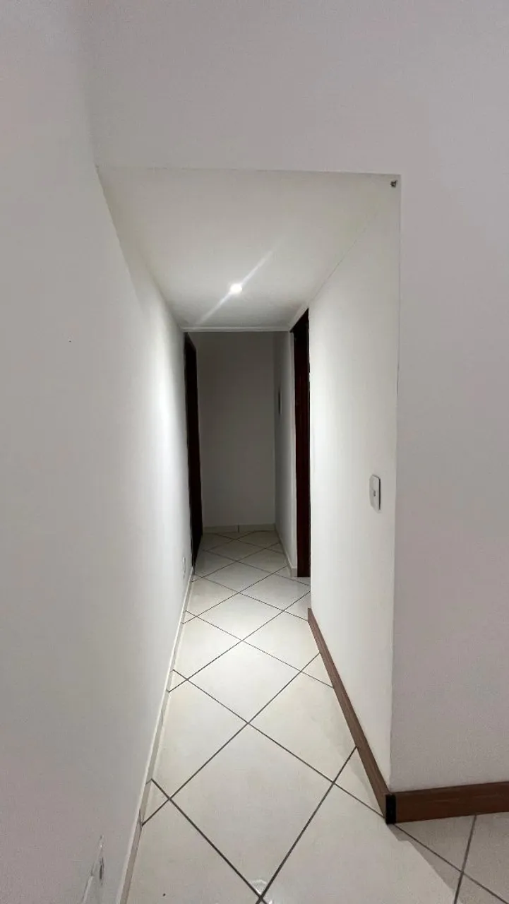 Casa sem mobília com 2 quartos e banheiro com box de vidro — photo 9