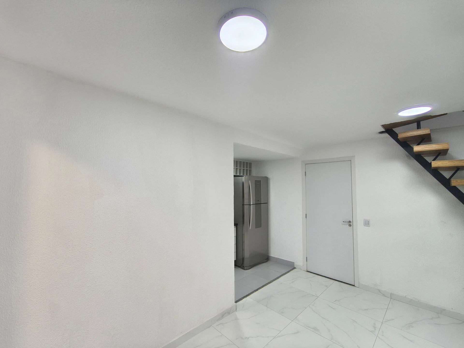 Apartamento mobiliado com 2 quartos, 1 banheiro e varanda — photo 11