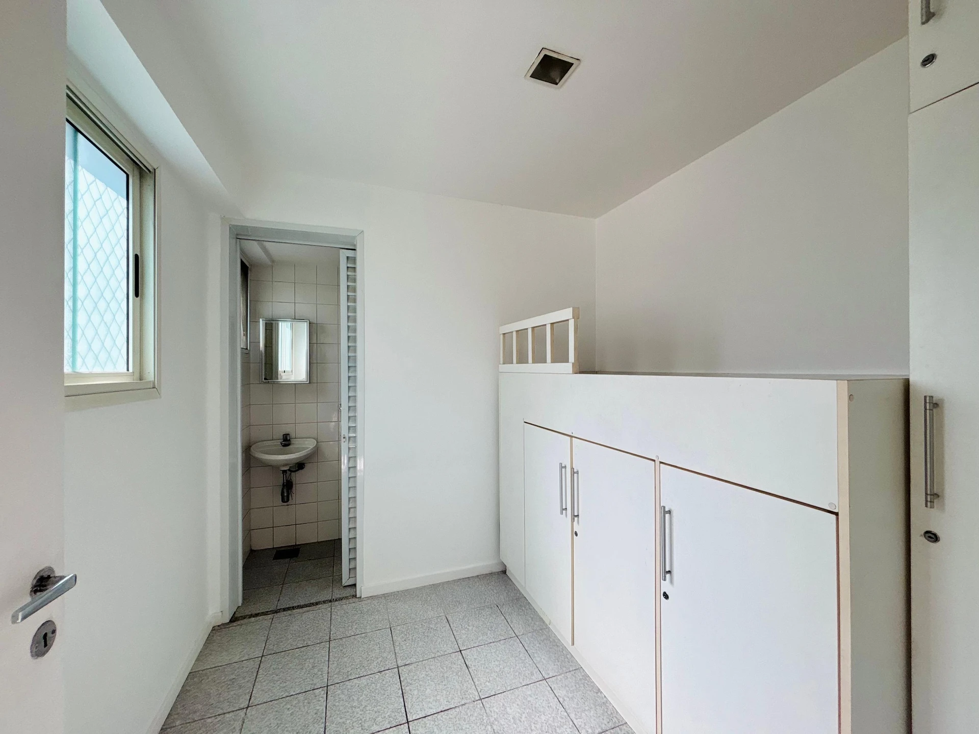 3-bedroom apartment in a building with a sauna — photo 11