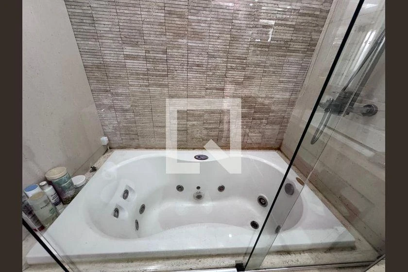 Furnished 3-bedroom apartment with 200 m² — photo 14