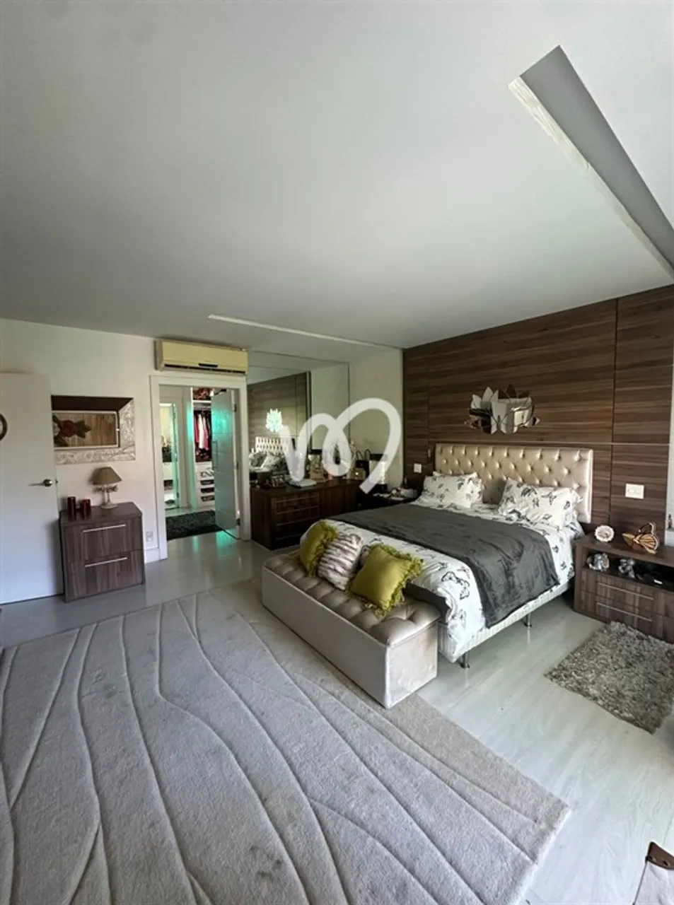 House with 5 bedrooms and 5 bathrooms plus open-plan kitchen — photo 12