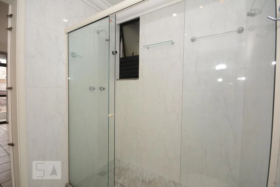 4-bedroom apartment in a building with a pool — photo 59