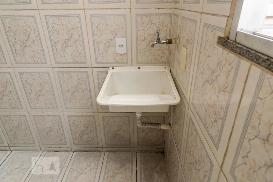 Unfurnished rental with no parking, 2 bedrooms and separate kitchen — photo 7