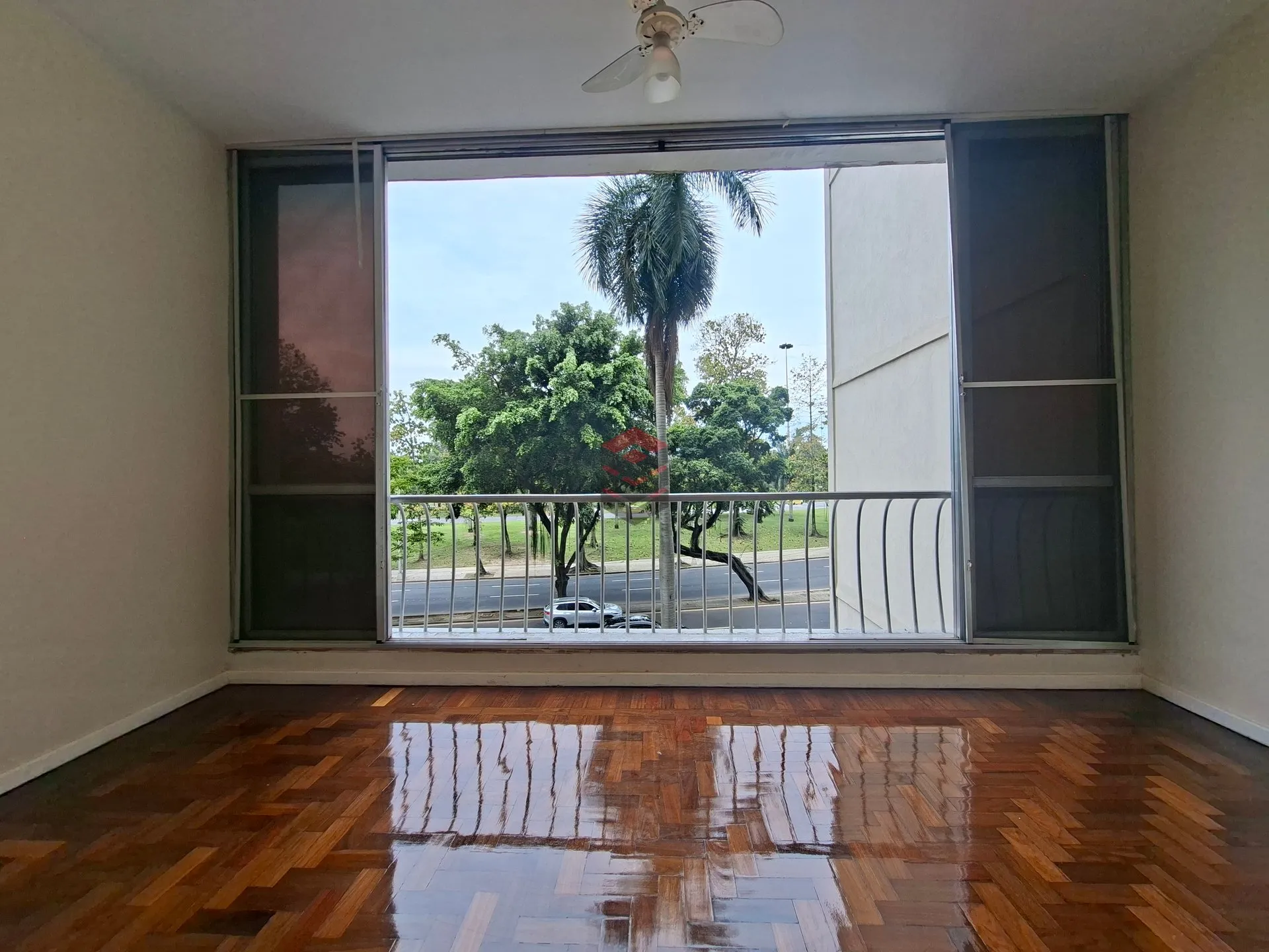 Apartment, 159 m², with wood or laminate floors — photo 19