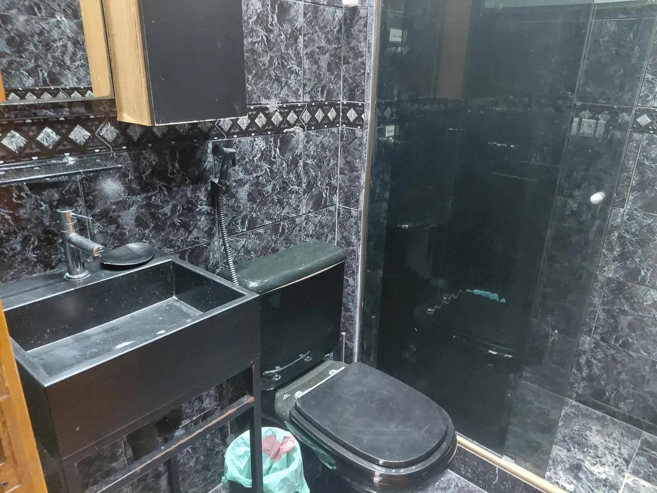 Furnished 3-bedroom apartment with glass balcony — photo 14