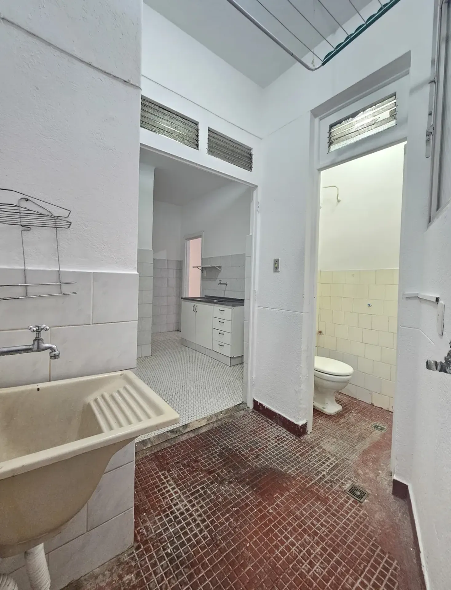 Apartamento com 2 quartos e 80 m² com chuveiro e banheira — photo 25