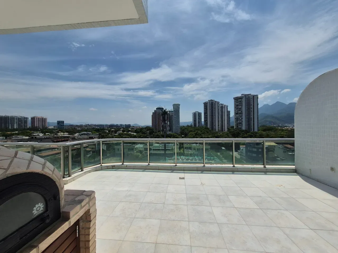 Furnished apartment with 5 bedrooms and shared pool area — photo 23