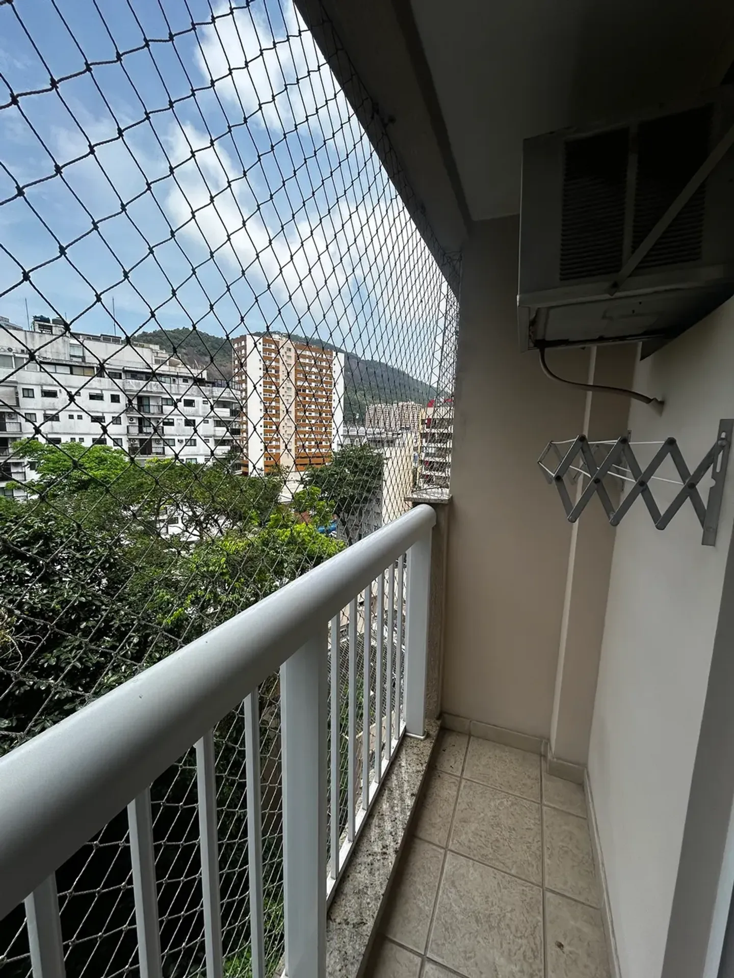 Glass-enclosed balcony in a 3-bedroom apartment, 100 m² — photo 25