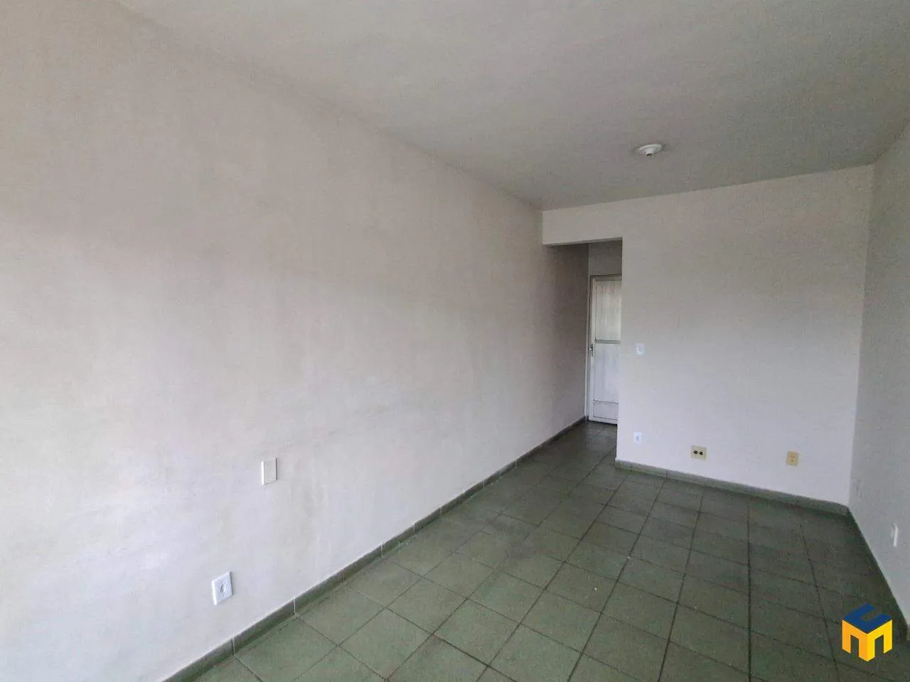 Apartment with 2 bedrooms, balcony and 1 parking spot — photo 18