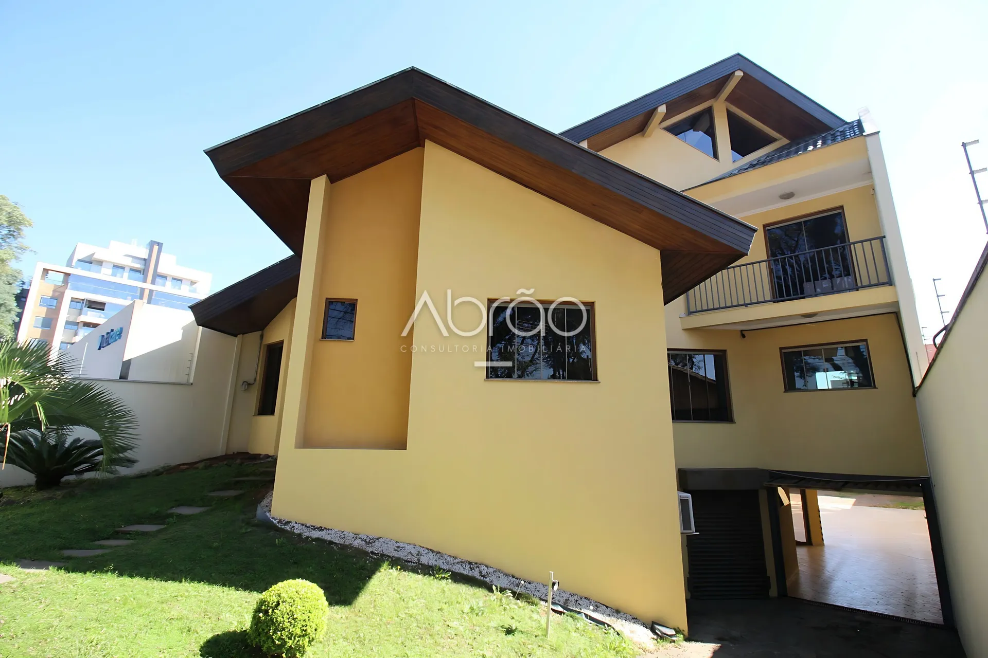 Commercial house with 5 bedrooms and 528 m², integrated kitchen — photo 29