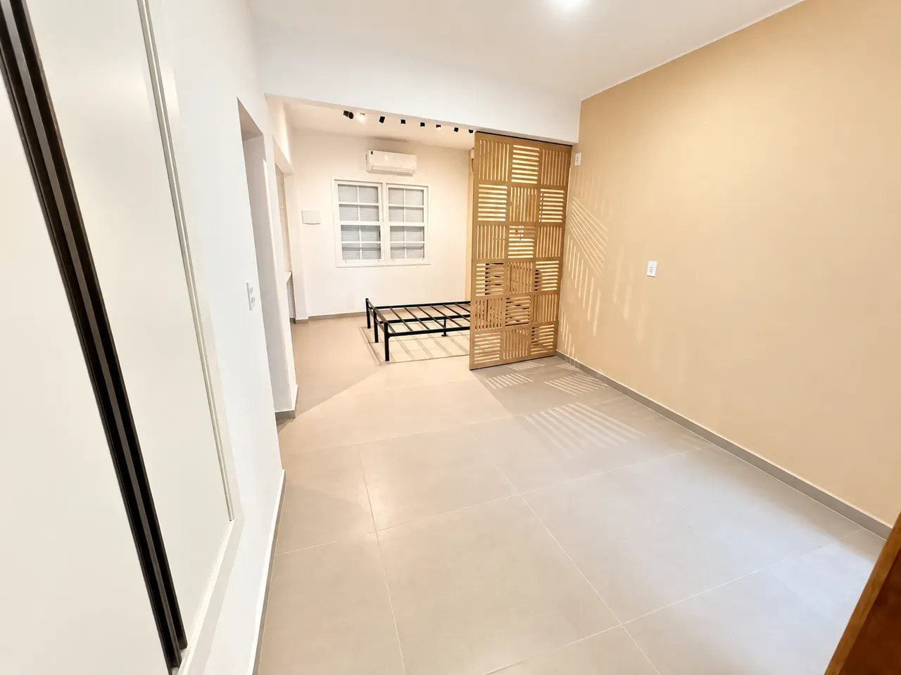 28 m² studio with a home office and a dryer — photo 6