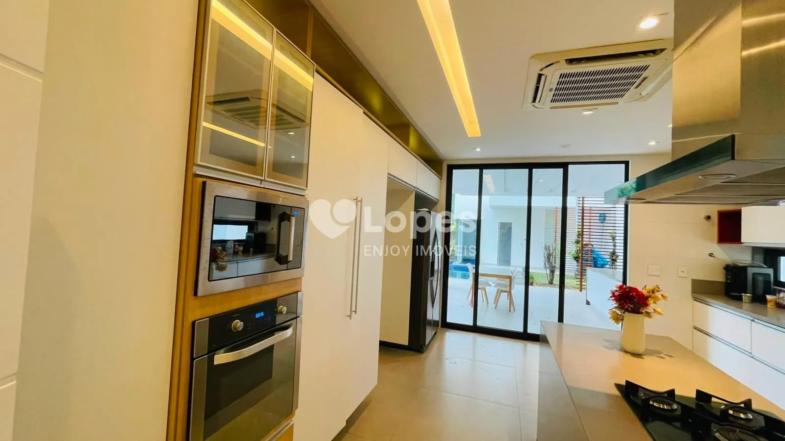 Furnished house with 5 en-suite bedrooms 600 m² — photo 11