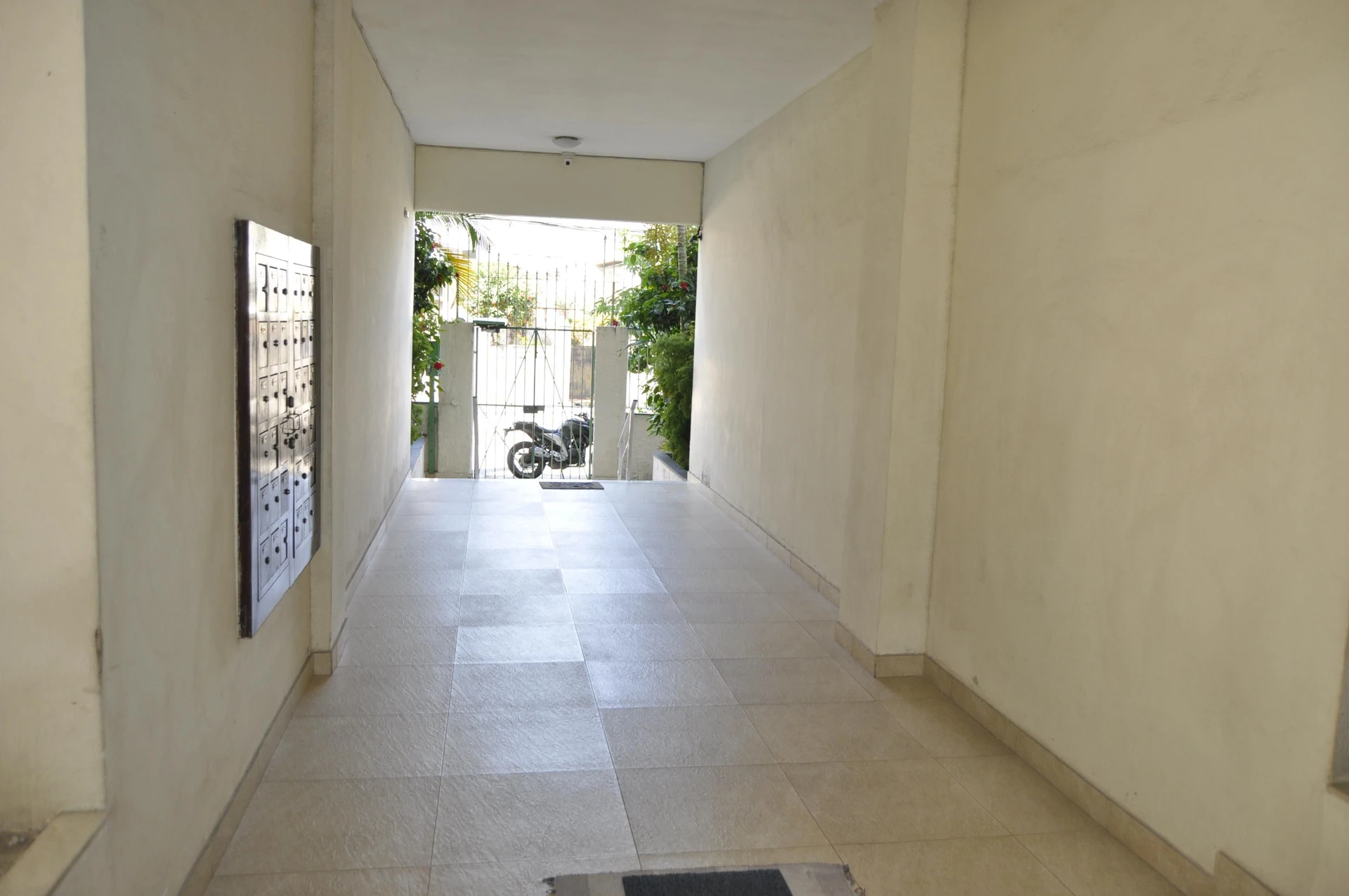 Rental apartment with 2 bedrooms and 1 parking spot — photo 37
