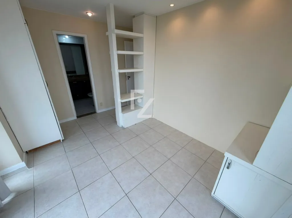 Duplex apartment on the 20th floor with city and water views — photo 46