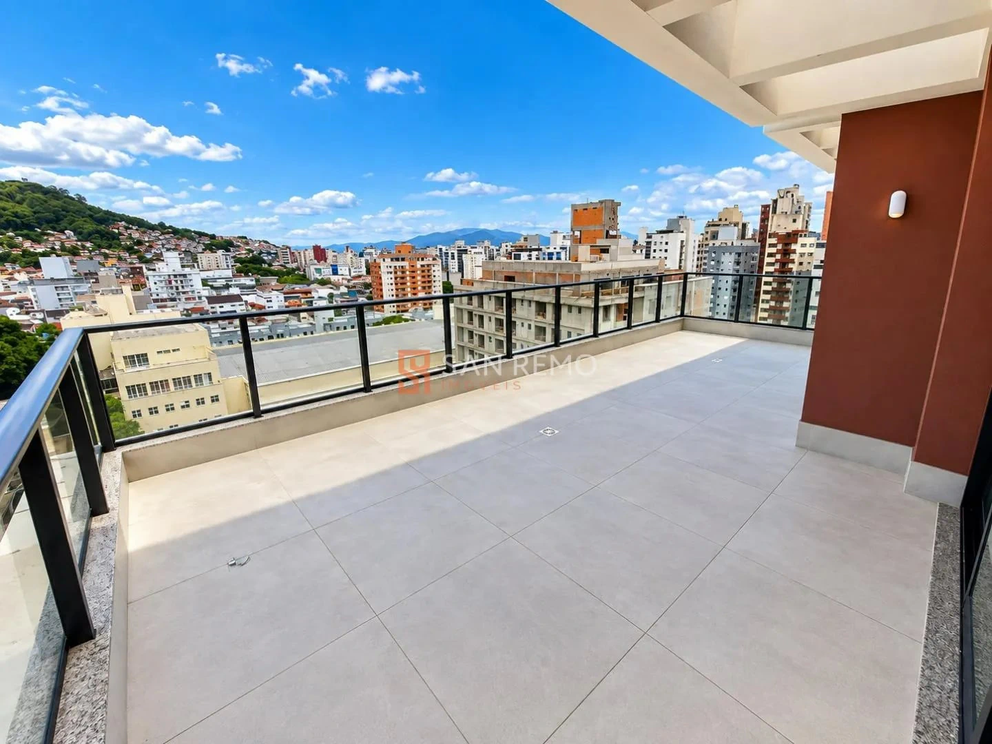 Mountain view in a one-bedroom apartment, 35 m²