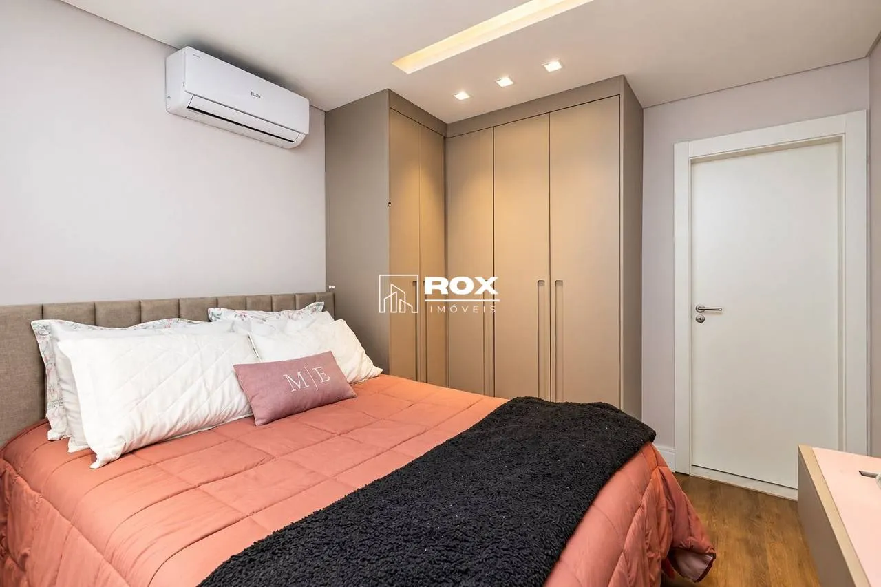 3-bedroom house with a walk-in closet in Curitiba — photo 14