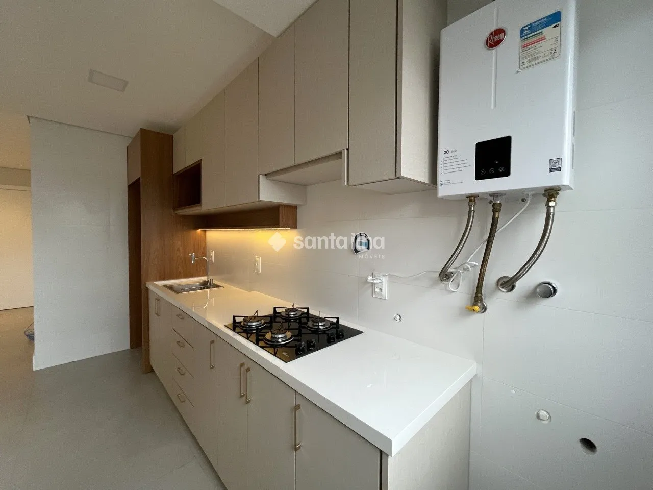 Departamento en piso 1 con ventanales de piso a techo — photo 3