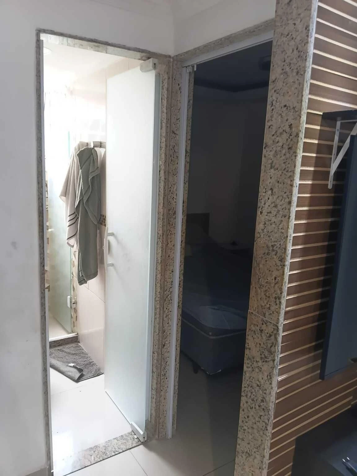 Apartamento amueblado de 2 dormitorios con ducha de vidrio — photo 41