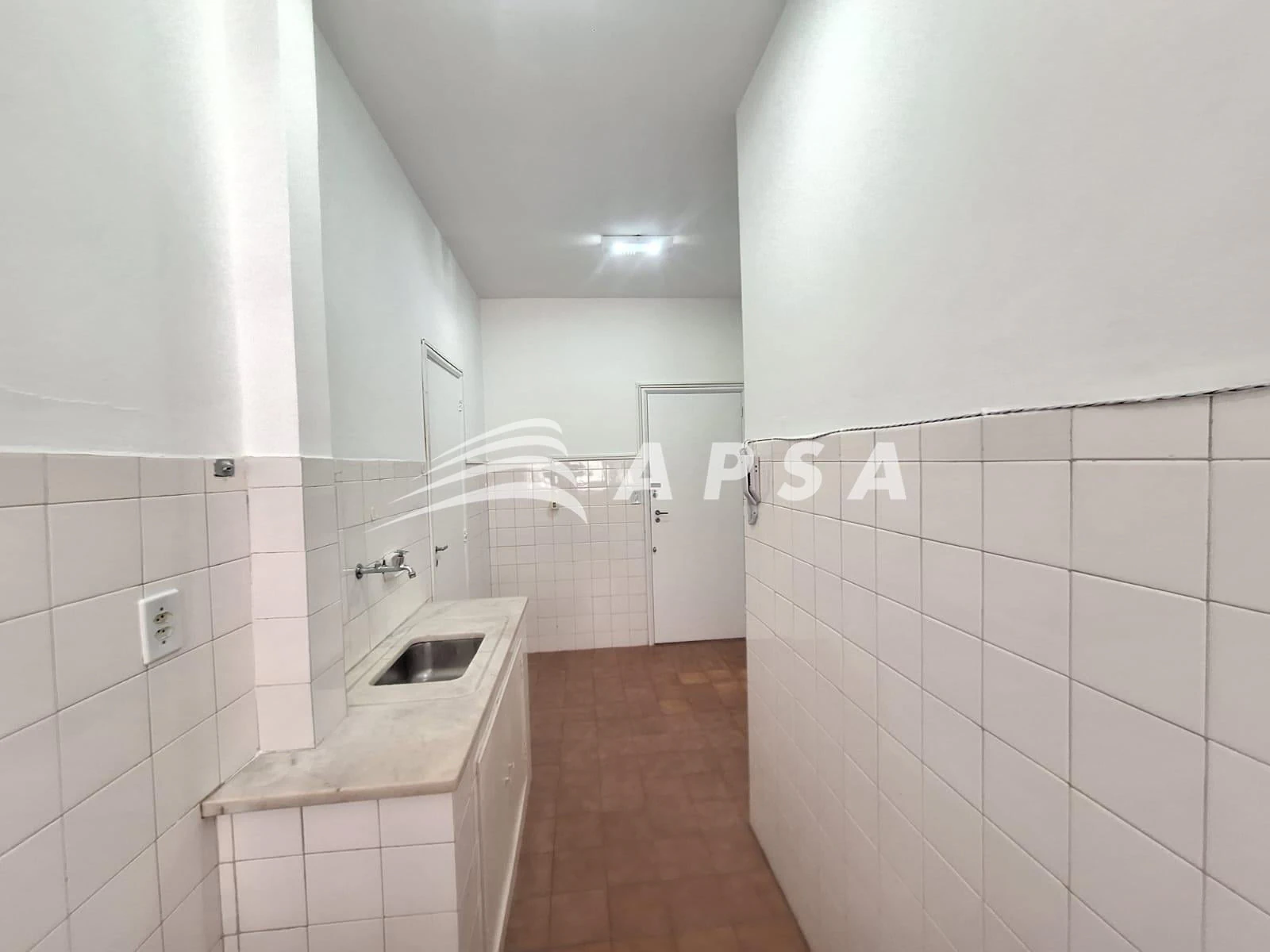 Wood or laminate floors in a one-bedroom apartment, 53 m² — photo 8