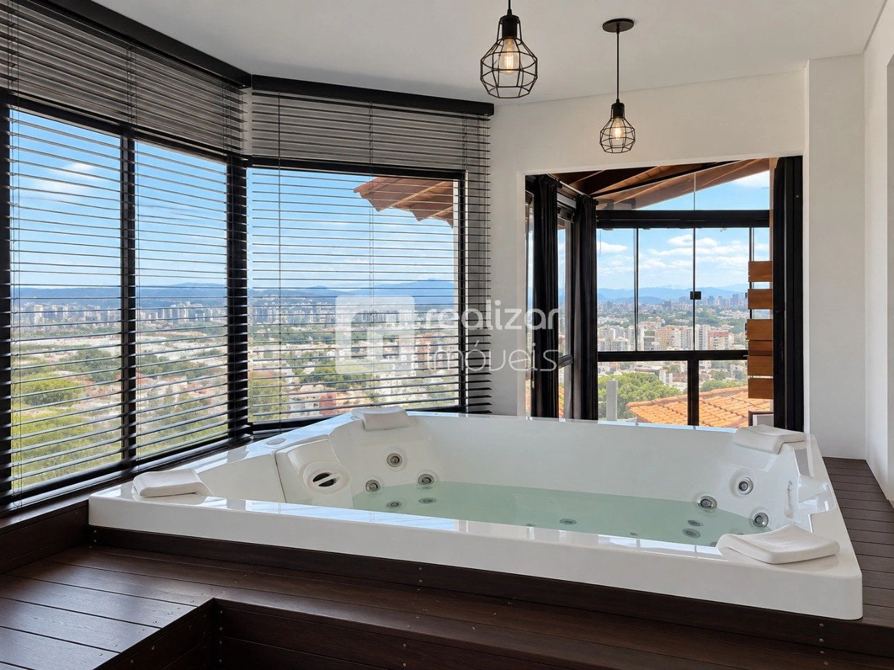 Floor-to-ceiling windows in a 4-bedroom house, 292 m² — photo 4