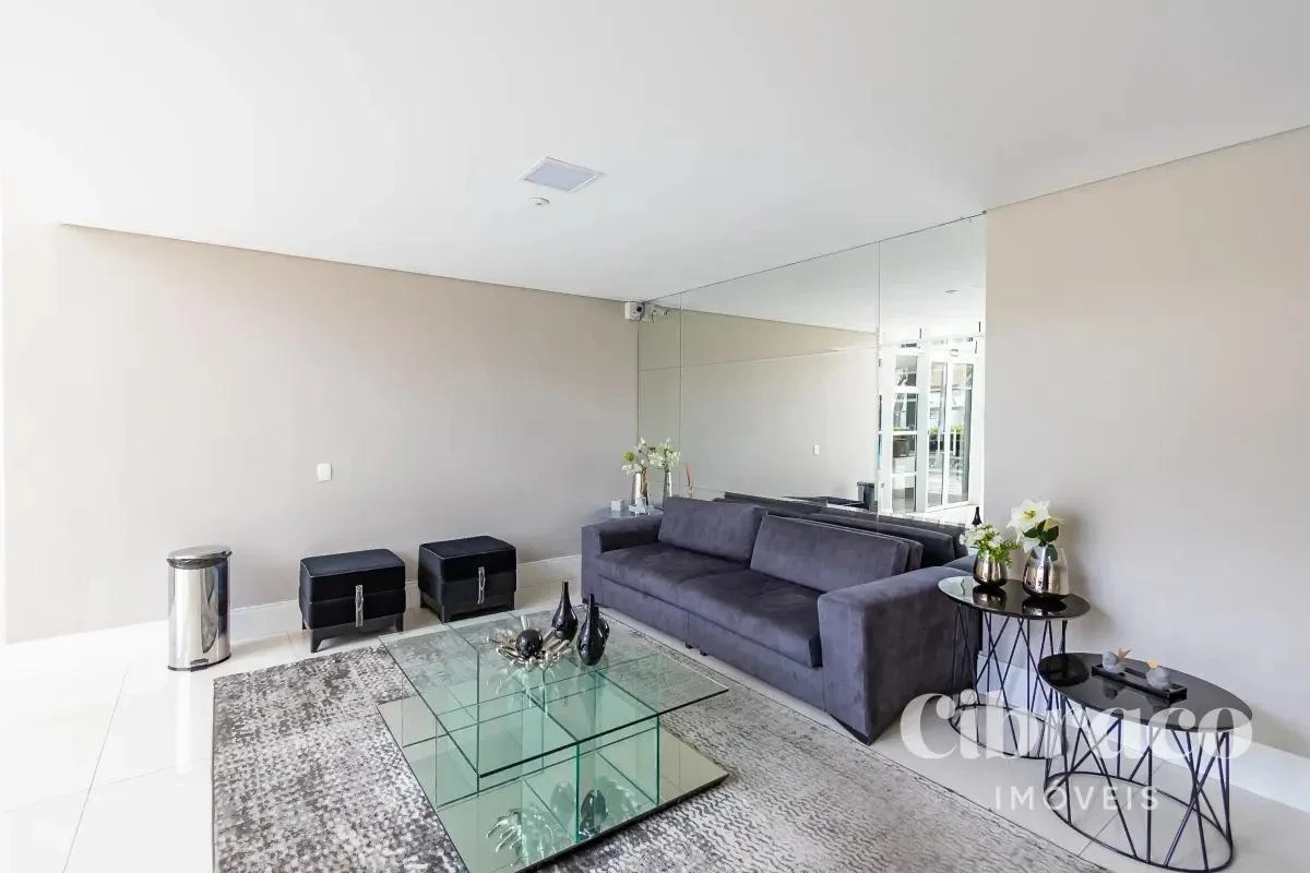 Balcony with a grill in a 4-bedroom apartment, 131 m² — photo 26
