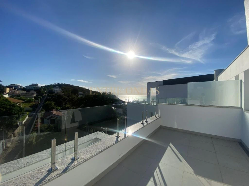 Duplex apartment with enclosed balcony and open kitchen — photo 16
